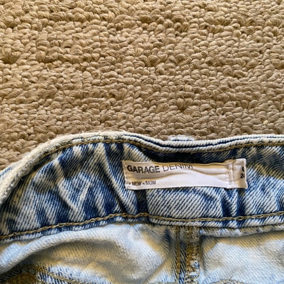 Garage light wash Jean shorts - Picture 3 of 3